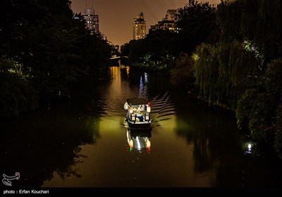 رودخانه های کوچک و بزرگ بسیاری از داخل شهر هانگژو عبور میکنند و قایق ها و کشتی هایی با ابعاد مختلف از آن عبور میکنند.