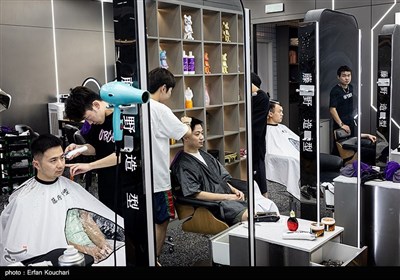 تعداد بالای آرایشگاه در شهر هانگزو کاملا ملموس است و تقریبا در هر خیابان و کوچه ای چندین آرایشگاه را میتوان یافت.