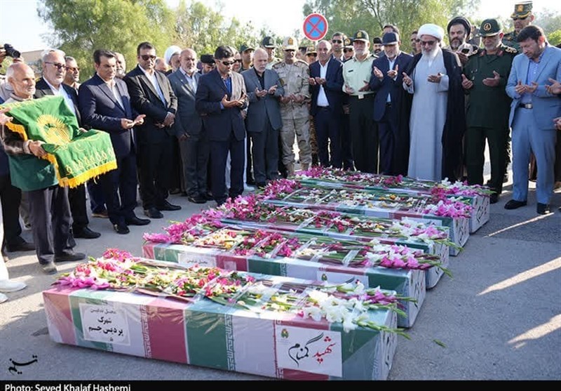 روایت تصویری از تشییع 5 شهید گمنام دوران دفاع مقدس در بوشهر