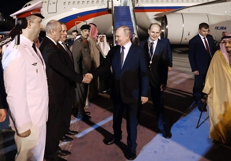 Putin, Abu Dabi ve Riyad Ziyaretinin Ardından İbrahim Reisi&apos;yi Ağırlayacak
