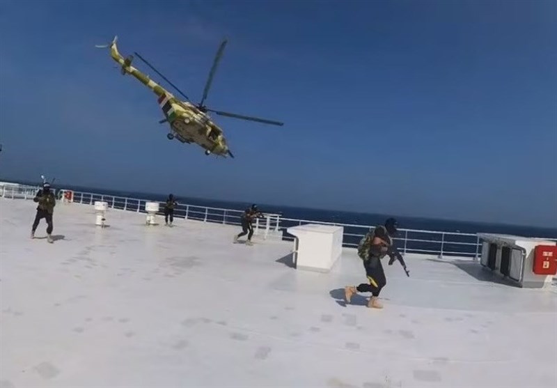 Yemeni Forces Halt Israel-Bound Ship in Red Sea, Compelling its Return