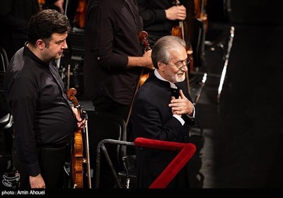 Национальный оркестр Ирана под руководством Маджида Энтезами