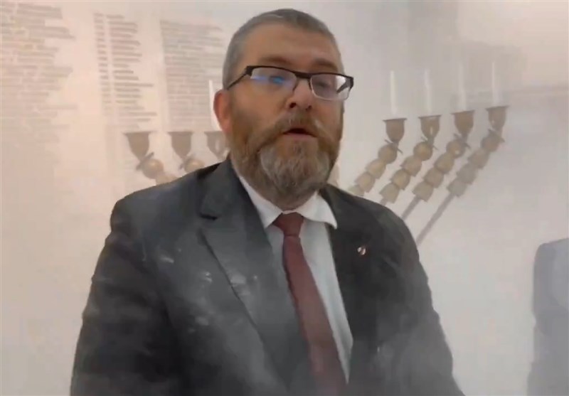 Polish Lawmaker Extinguishes Hanukkah Candles, Calls Jewish Holiday ‘Satanic Worship’