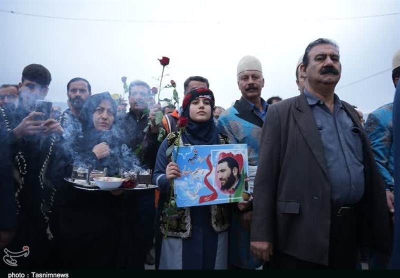 تشییع شهدای گمنام در 2 شهر لرستان/ مردم خوشنامان وطن را در آغوش گرفتند + تصاویر