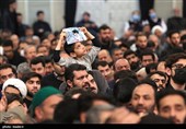 اولین شب مراسم عزاداری حضرت فاطمه‌زهرا سلام‌الله‌علیها در حسینیه امام خمینی(ره)