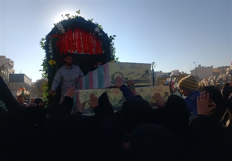 تشییع پیکر 14 شهید گلگون‌کفن در مشهد/ بدرقه شهدا تا حرم عشق با نوای یا زهرا(س) + فیلم و تصاویر