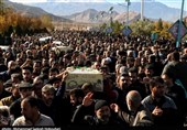 تشییع باشکوه 5 شهید گمنام در یزد/ مردم شهدای خوشنام را در آغوش گرفتند + فیلم و تصاویر