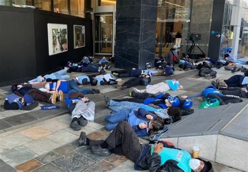Protesters Stage &apos;Die-In&apos; outside Australian Media Offices over Biased Gaza Reporting