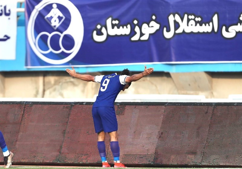 دو بازیکن و یک مربی خارجی در استقلال خوزستان