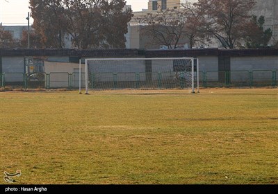 با اینکه 28 آذر سال 1384 قرارداد اولیه توسط شرکت توسعه و نگهداری اماکن ورزشی کشور برای مرمت این ورزشگاه منعقد شد اما بعد از بتن‌ریزی محدود و نصب چند شاخه میلگرد، مرمت و بازسازی این استادیوم به حال خود رها شد و بعد از گذشت 18 سال، همچنان این استادیوم مخروبه‌ای بیش نیست و مسئولان فعلی استان بسیار امیدوار هستند که بودجه‌ مصوبی را برای این ورزشگاه در سفر دوم استانی رئیس‌جمهور (سفر دوم رئیس جمهور در دی ماه امسال خواهد خورد) اخذ کنند.