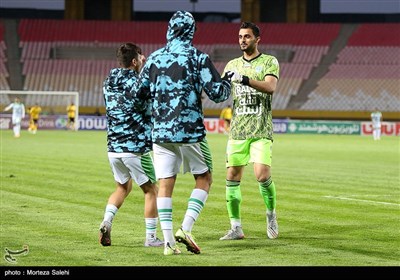 دیدار تیم های فوتبال سپاهان اصفهان و آلومینیوم اراک