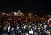 صدها معترض در صربستان خواستار برگزاری مجدد انتخابات شدند