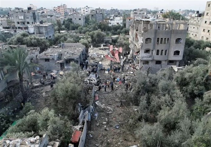 Israeli Air Strikes Leave Dozens Trapped under Rubble in Central Gaza