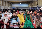 از تشویق ممتد زنان در پی سخنان رهبری تا دفاع تمام قد مقام زن/ دیروز در حسینیه امام خمینی(ره) چه گذشت؟