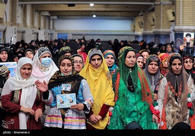  از تشویق ممتد زنان در پی سخنان رهبری تا دفاع تمام قد مقام زن/ دیروز در حسینیه امام خمینی(ره) چه گذشت؟ 