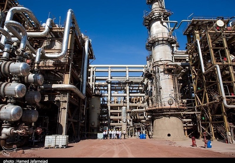 World’s Biggest Gas Condensate Refinery Operating South of Iran