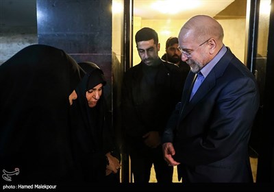 حضور رئیس مجلس در منزل سردار شهید سیدرضی موسوی