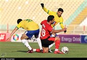 دیدار تیم های فوتبال تراکتور تبریز و صنعت نفت آبادان- عکس خب ...