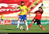 دیدار تیم های فوتبال تراکتور تبریز و صنعت نفت آبادان- عکس خب ...