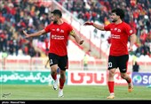 دیدار تیم های فوتبال تراکتور تبریز و صنعت نفت آبادان- عکس خب ...