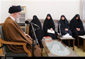 دیدار خانواده شهید سردار سلیمانی با رهبر معظم انقلاب- عکس خب ...