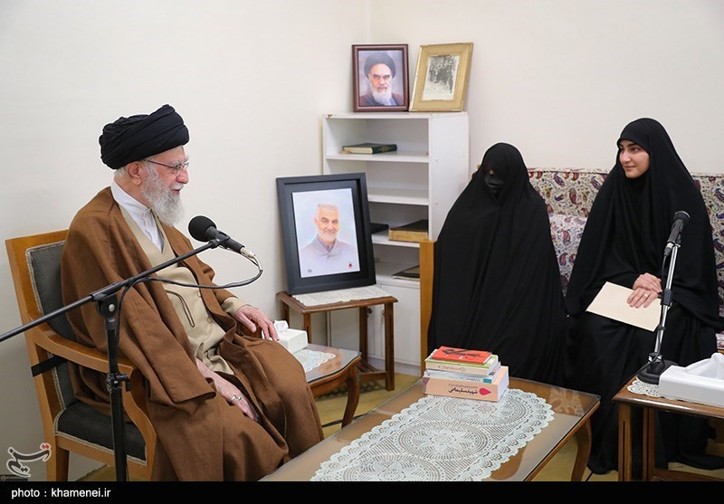 دیدار خانواده شهید سردار سلیمانی با رهبر معظم انقلاب- عکس خب ...