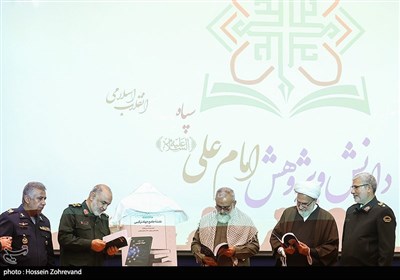 مراسم تجلیل از برگزیدگان جشنواره دانش و پژوهش سپاه