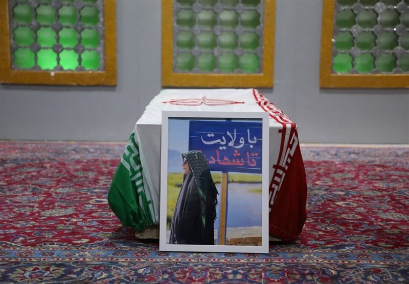 مراسم وداع با پیکر مطهر شهیده فائزه رحیمی در معراج شهدا برگزار شد