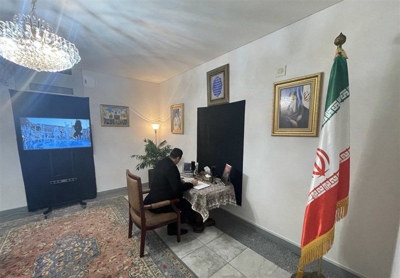 امضای دفتر یادبود شهدای کرمان در سفارتخانه‌های ایران نزد کشورهای مختلف+عکس
