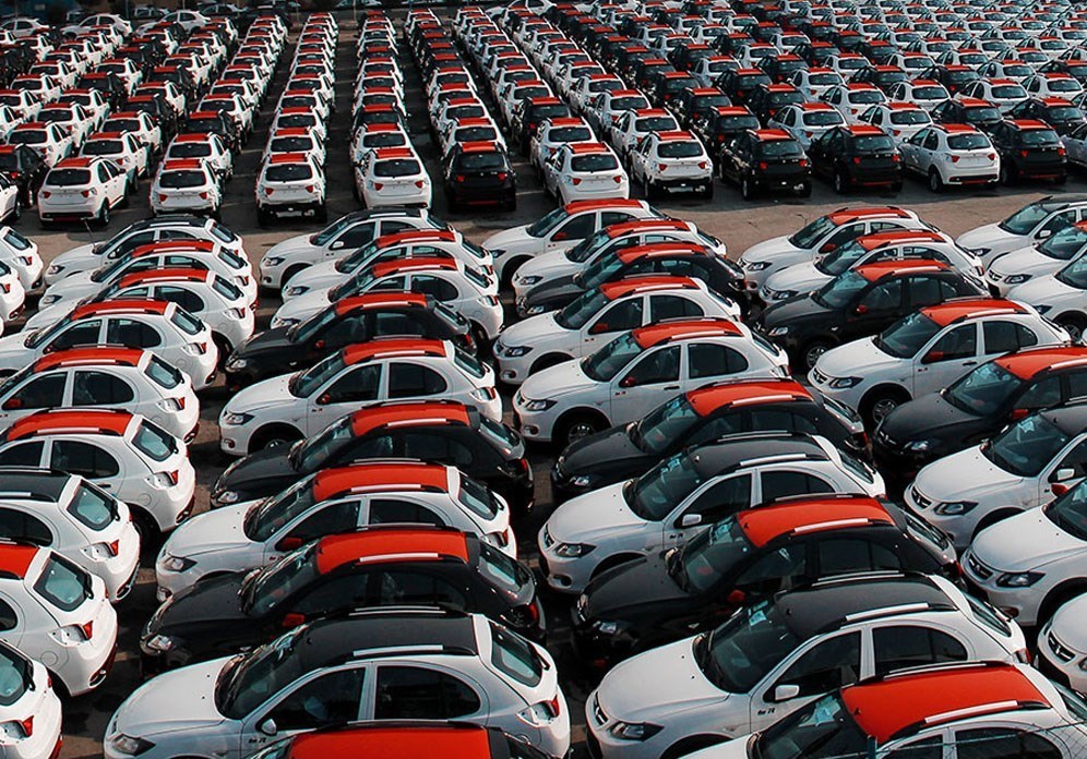 نایب‌رئیس کمیسیون صنایع و معادن: سرعت واردات خودرو پایین است