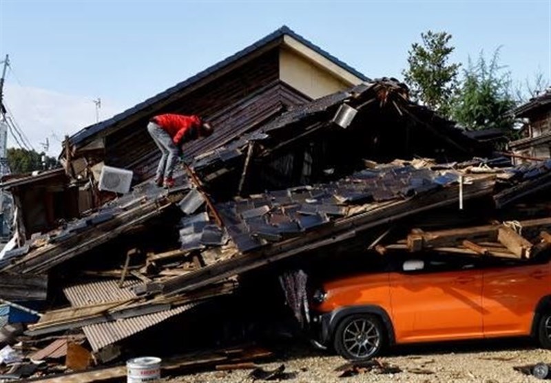 Death Toll Reaches 100 As Survivors Are Found in Homes Smashed by Western Japan Earthquakes