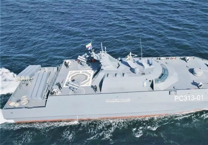 IRGC Navy Receives New Warship, Speedboats