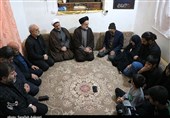 دیدار نماینده رهبری با خانواده‌های شهدای انفجار تروریستی کرمان+ تصاویر