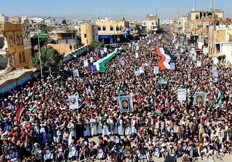 تظاهرات گسترده مردم یمن در محکومیت تجاوز آمریکا و انگلیس و حمایت از ملت فلسطین