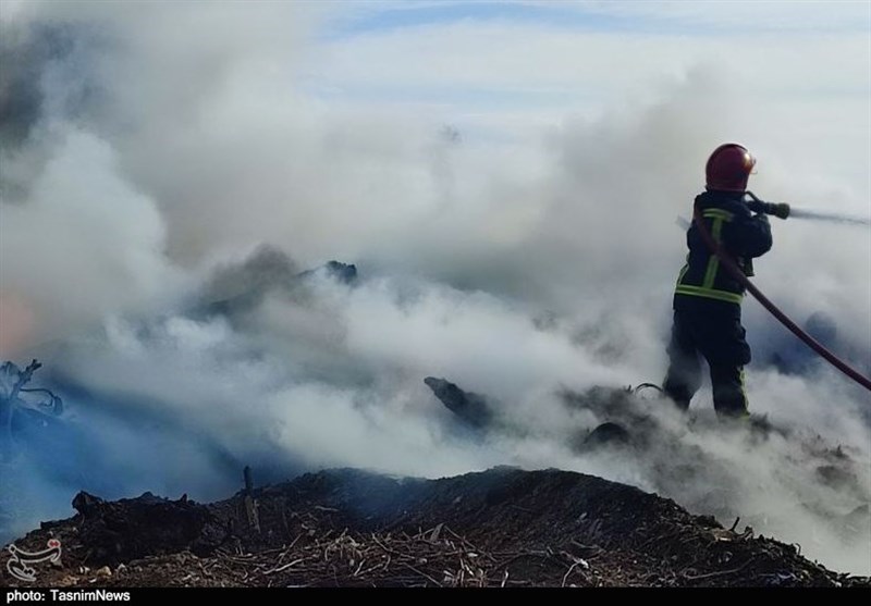 آتش‌سوزی در انبار ضایعات شهرداری شاهرود/ چرا مسئولان ‌سکوت کردند؟ + فیلم و تصاویر