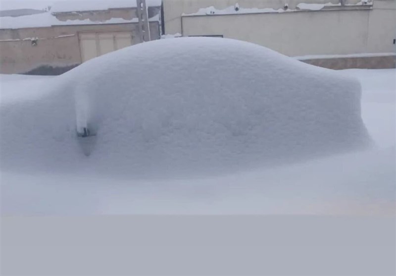 گزارش برف و کولاک در 13 استان/ ریزش بهمن در 3 جاده مهم + فیلم