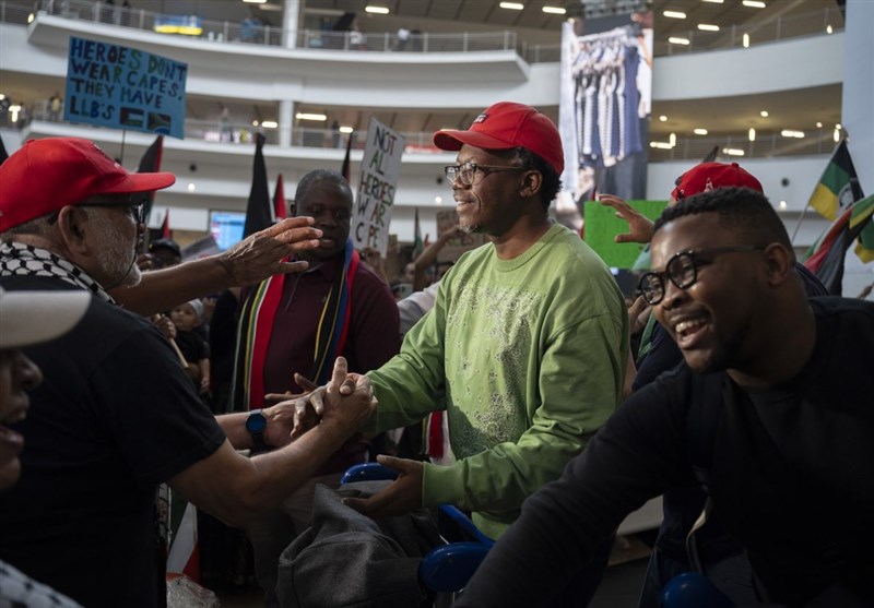 South African Legal Team Receives Hero&apos;s Welcome after Returning from ICJ