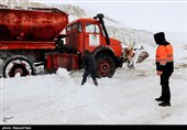 بازگشایی جاده های تبریز بعد از بارش برف