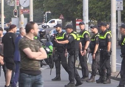  پلیس هلند با معترضان به هتک حرمت قرآن برخورد کرد 