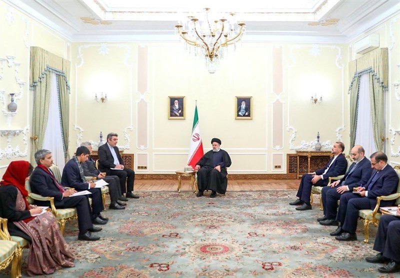رئیسی یؤکد على تنفیذ الاتفاقات الموقعة بین طهران ونیودلهی