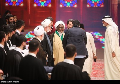 حضور شیخ ابراهیم زکزاکی رهبر شیعیان نیجریه در برنامه تلویزیونی حسینیه معلی