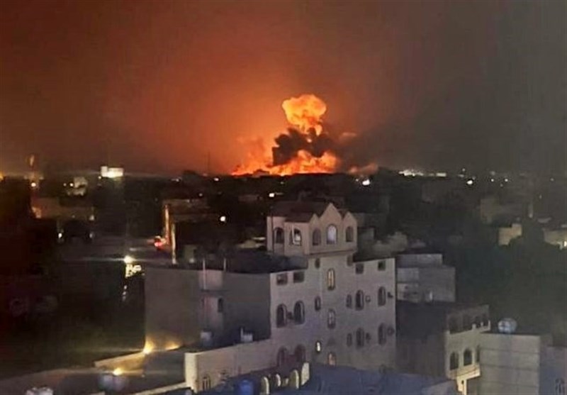 Amerika ve İngiltere Yemen&apos;e Hudeyde&apos;de İki Bölgeye Saldırı