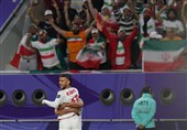 حاشیه دیدار ایران - هنگ‌کنگ| اهتزاز پرچم بزرگ ایران پس از گل قایدی/ تشکر ملی‌پوشان از هواداران