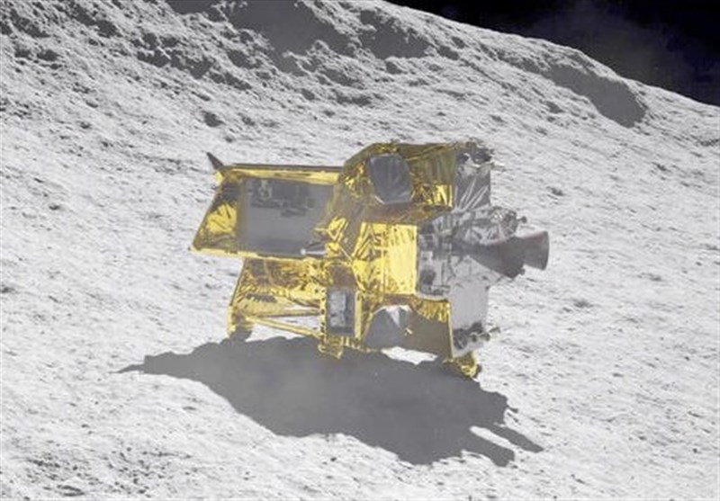 Japanese Moon Lander Faces Mission-Ending Power Glitch