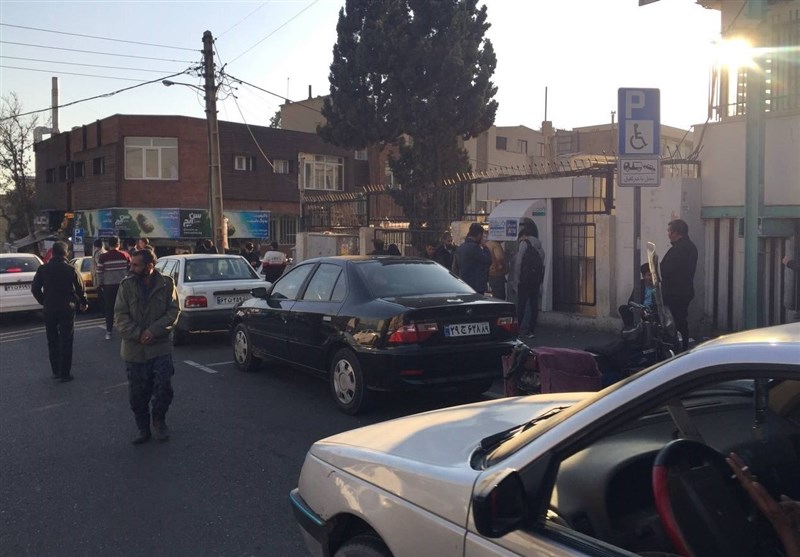 راز شلوغی آزاردهنده خیابان پاکستان چیست؟/ آشفته‌بازار جلوی سفارت افغانستان در تهران