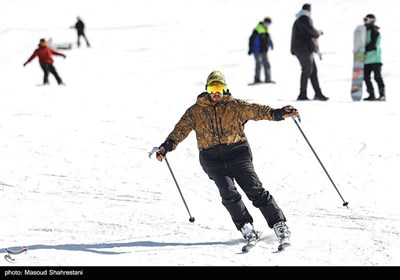 Tochal Resort Attracts Skiers in Northern Tehran