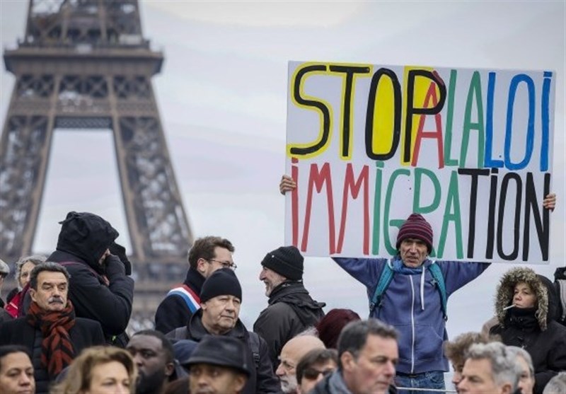 اعتراض هزاران نفر در فرانسه علیه طرح ضد مهاجرتی ماکرون