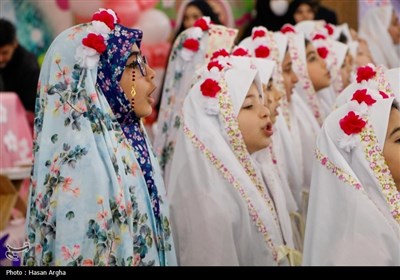 جشن تکلیف دو هزار نفری دانش آموزان دختر زنجانی
