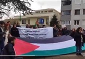 تجمع در مقابل کنسولگری آذربایجان در ترکیه در اعتراض به فروش نفت به اسرائیل