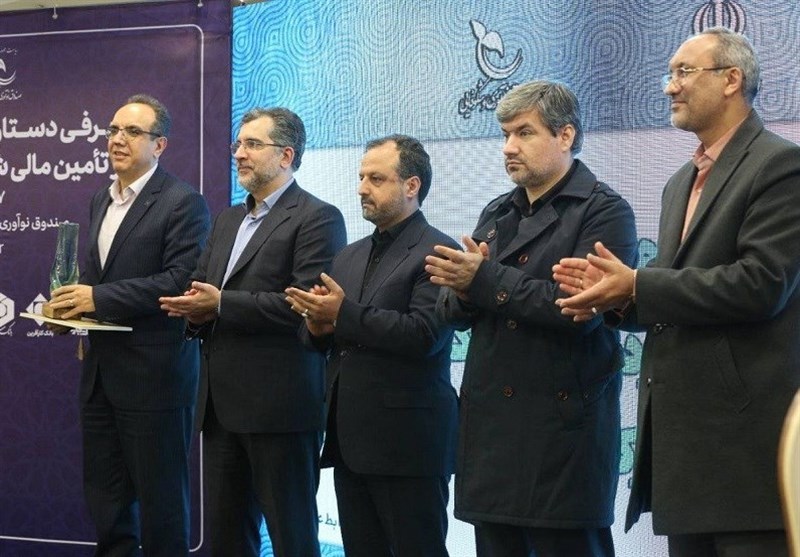 تجلیل وزیر اقتصاد از بانک صادرات ایران برای حمایت از دانش بنیان ها